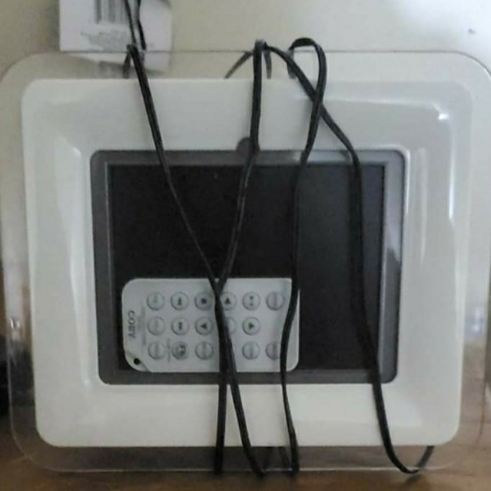 Digital photo frame